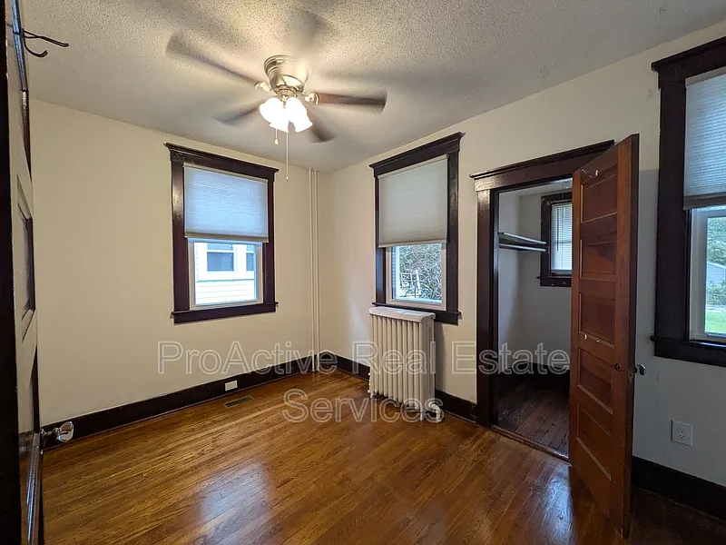 3 bed, 1.0 bath, 900 sqft, $1,850 — Photo 4