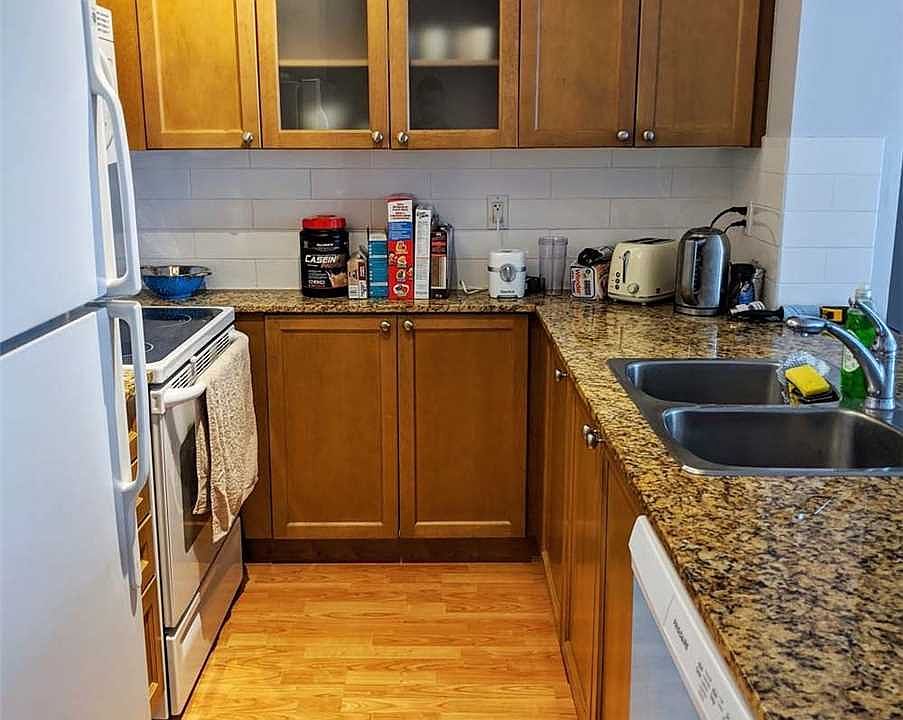 2nd image of Bay St #707