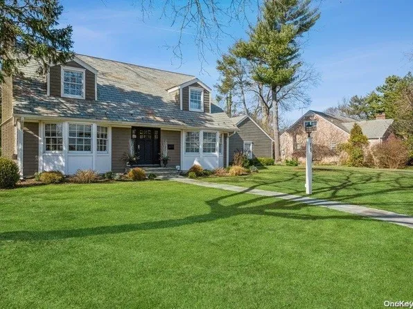 15 Glenwood Lane, East Hills, NY 11577