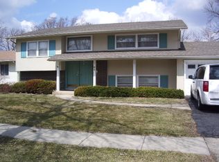 84 Kenilworth Ave, Elk Grove Village, IL 60007