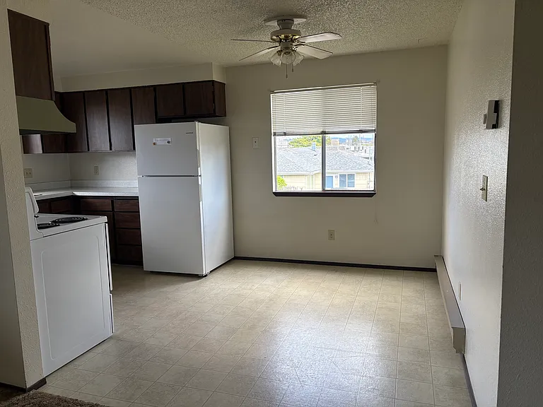 933 Anderson Ave — Photo 2