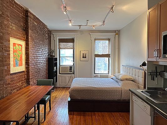 1st image of 105 Thompson St APT 17