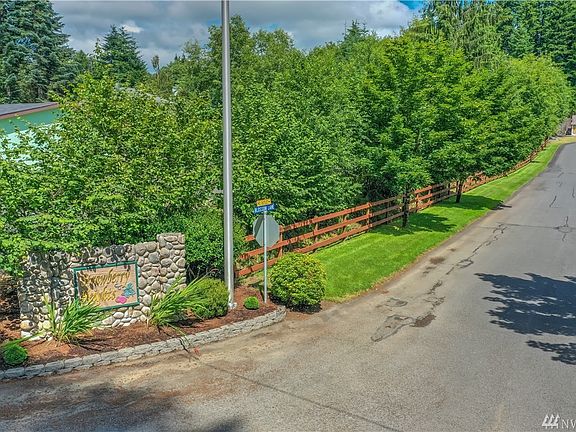 2nd image of 111 Blossom Ln