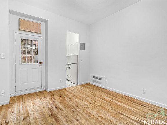 4th image of 432 E 89th St #D