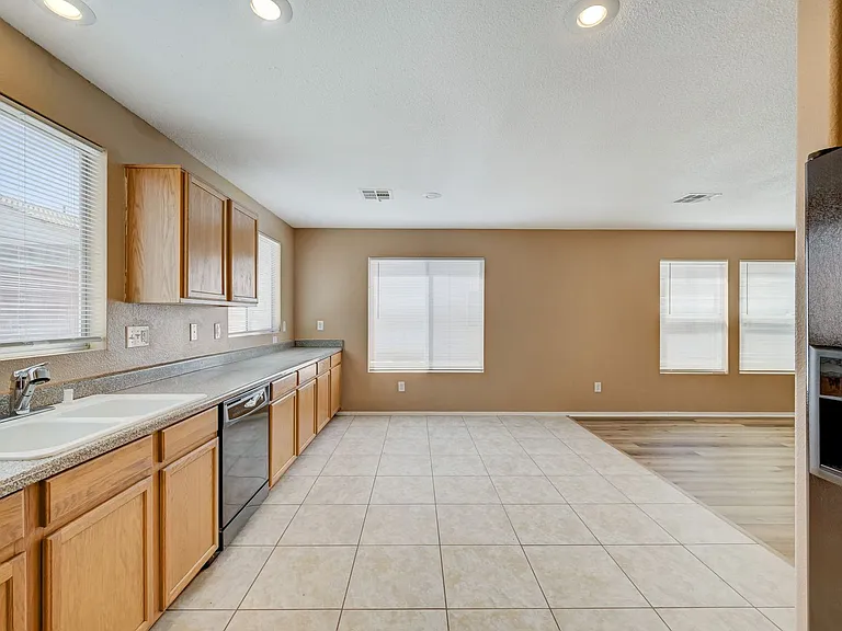 8621 Grand Pine Ave — Photo 4