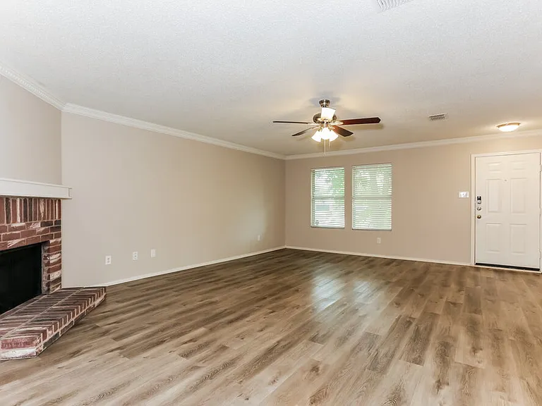 2365 White Pine Dr — Photo 5