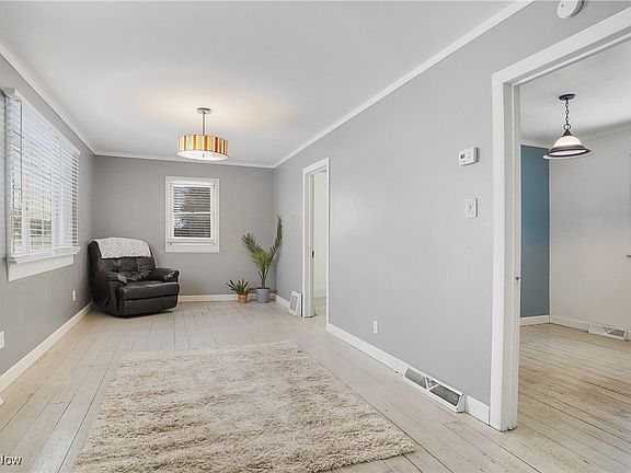 5th image of 10304 Mahoning Ave