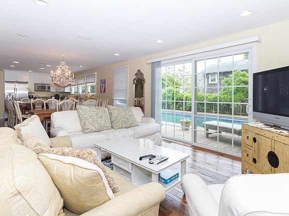 4th image of 748 Ocean Breeze Walk