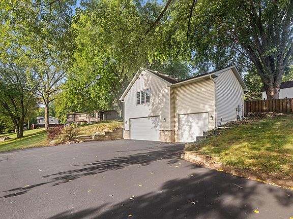 3rd image of 2975 Egan Ave