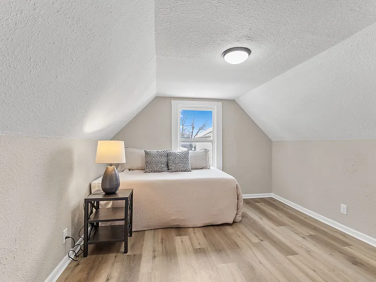 1153 Villa Ave — Photo 20