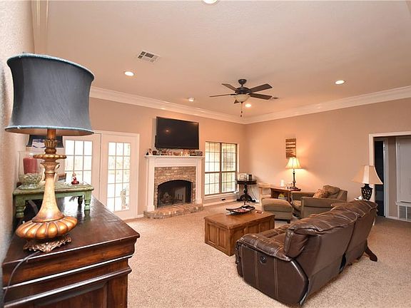 5th image of 110 Chaparral Dr