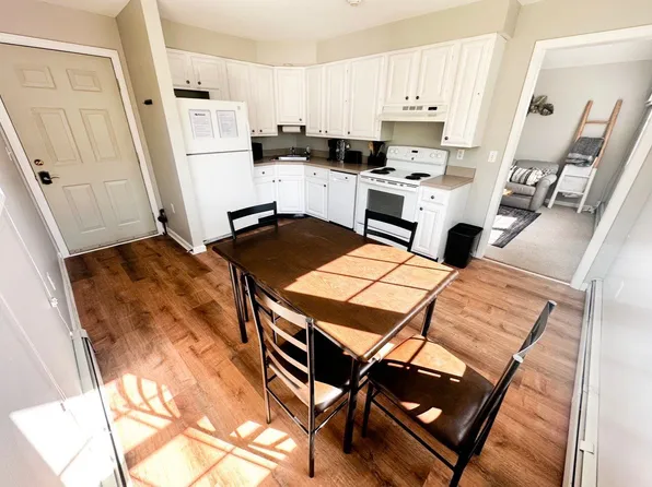 20 Francis Ave APT 6, Hooksett, NH 03106
