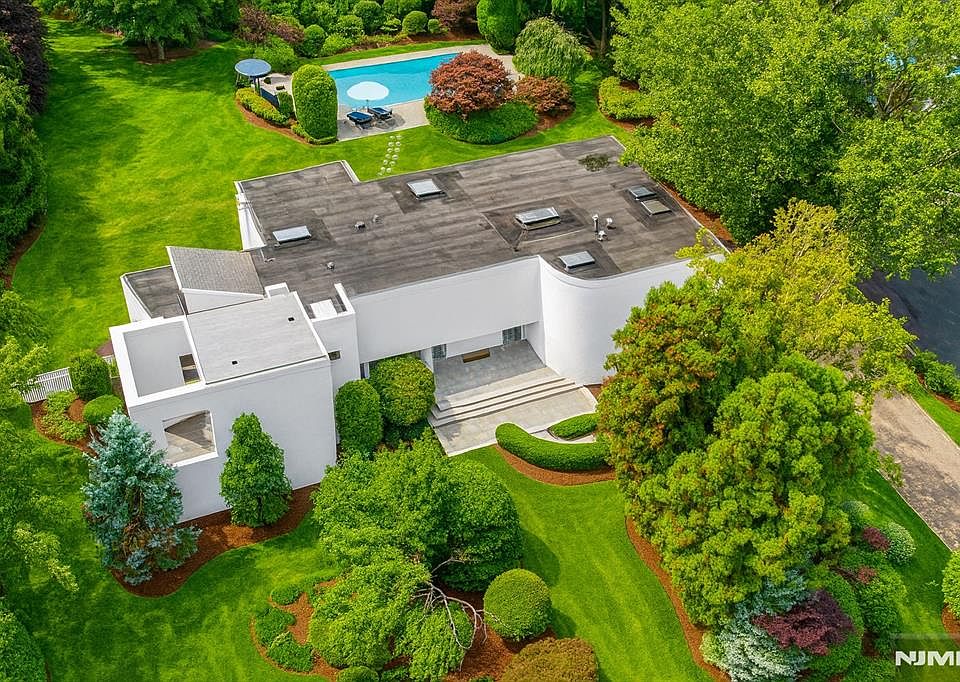 1st image of 44 Adams Dr