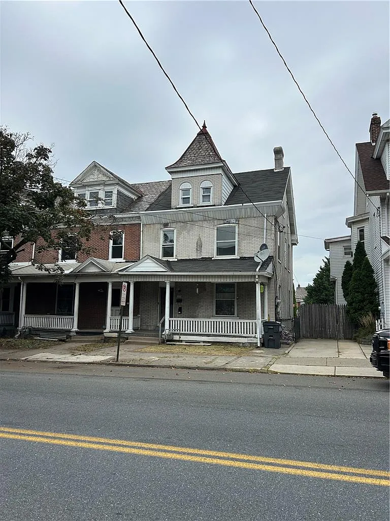 4 bed, 1.0 bath, 1000 sqft, $1,850 — Photo 1
