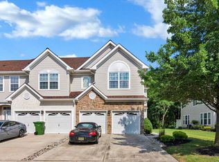 10 Tudor Ct, Marlton, NJ 08053