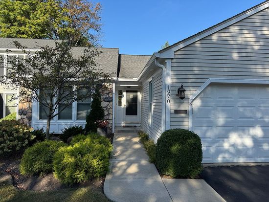 1970 Wexford Cir, Wheaton, IL 60189