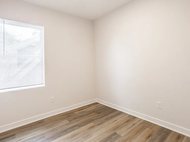728 Parkway Ave — Photo 24