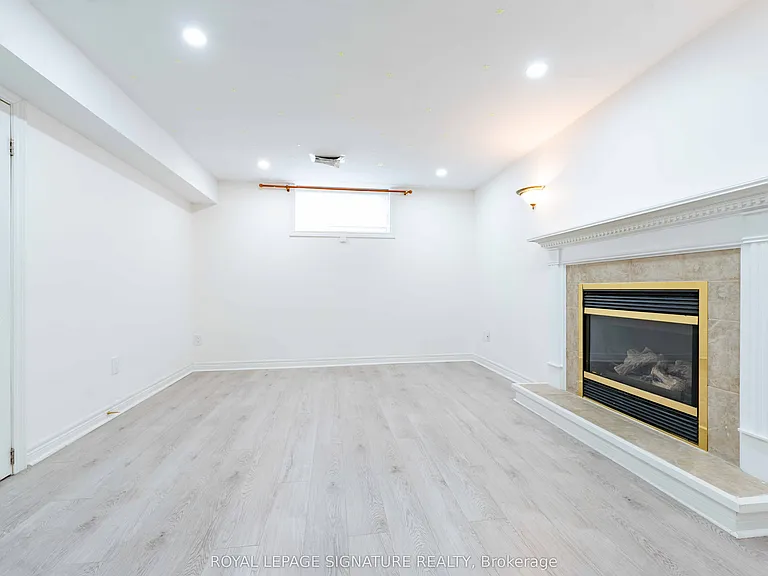 4742 Creditview Rd — Photo 12