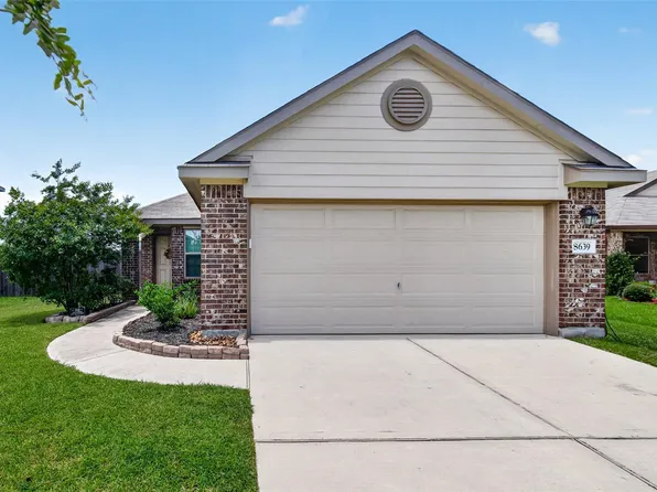 8639 River Crest Dr, Baytown, TX 77521