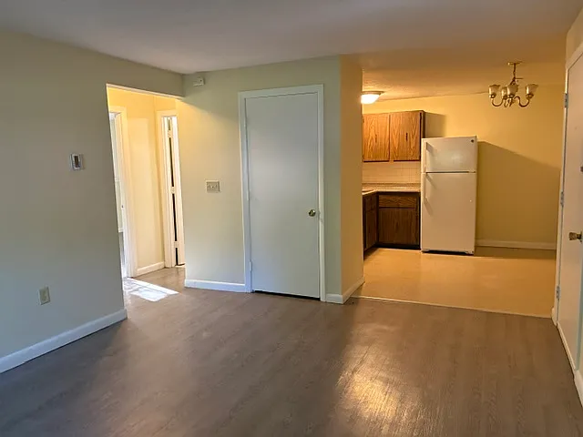 2 bed, 1000 sqft, $1,650 — Photo 3