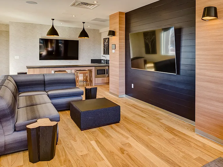 Colewood Apartments — Photo 15