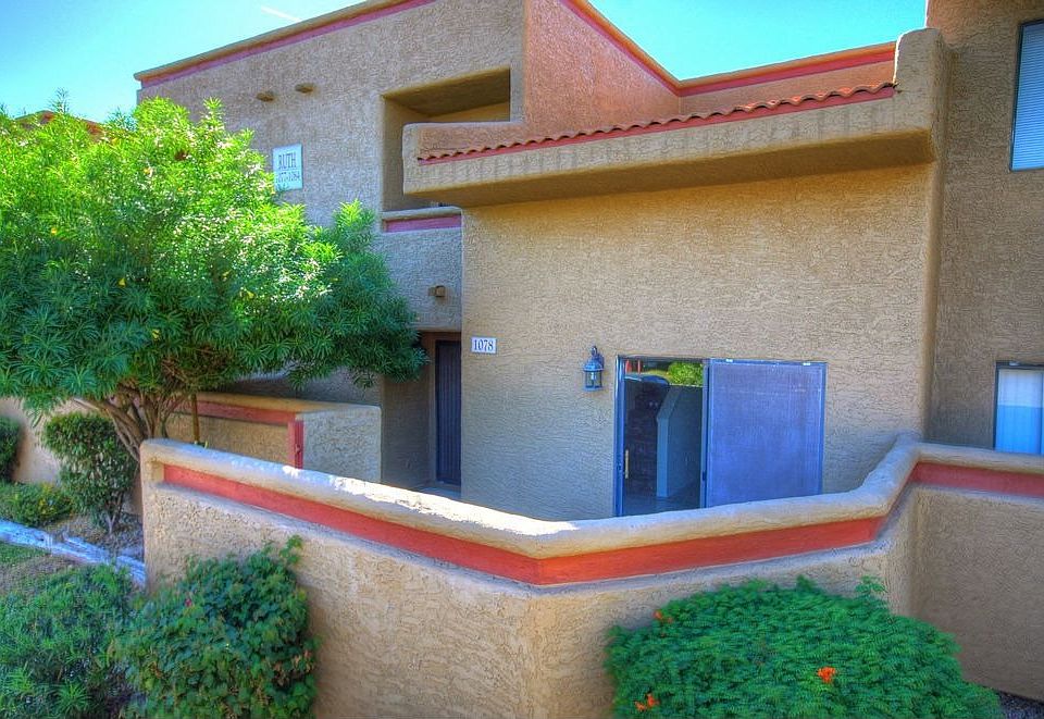 Front Courtyard Entry