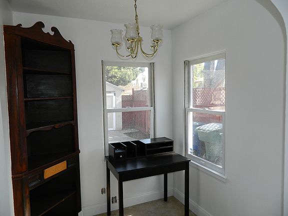 4th image of 1452 N Farris Ave