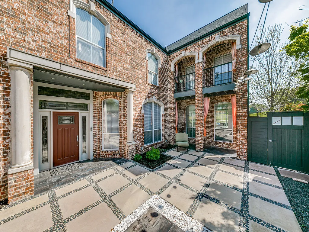 3 bed, 3690 sqft, $6,000 — Photo 3
