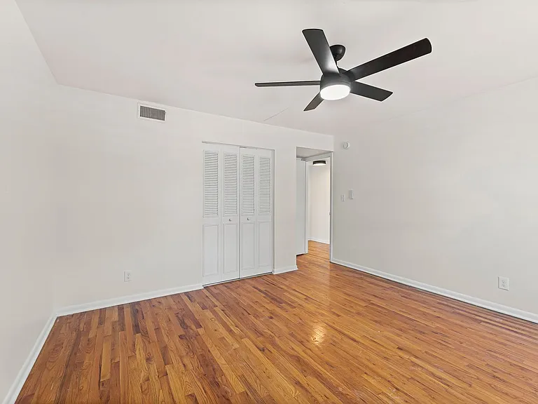 Walnut Apartments — Photo 21
