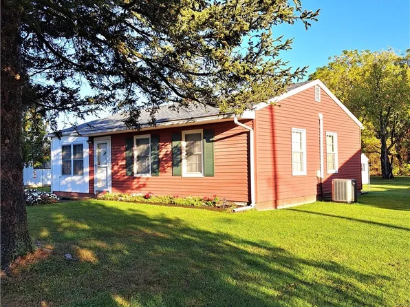 208 Maple Dr, Oneida, NY 13421