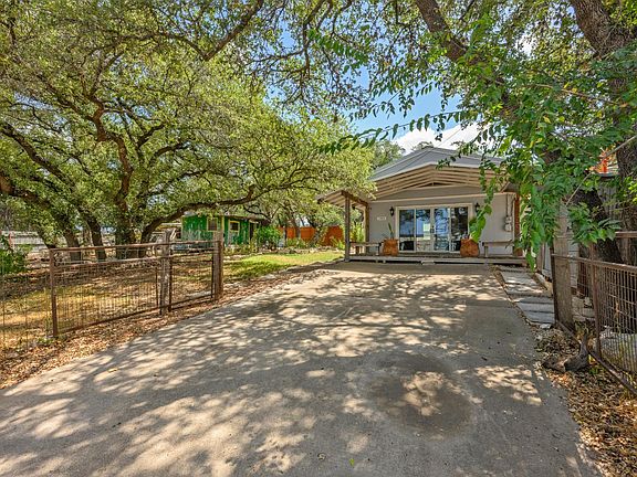 3rd image of 1705 Blue Cat Ln