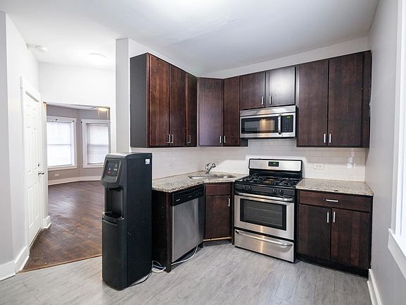 3rd image of 1664 W Farwell Ave APT 1W
