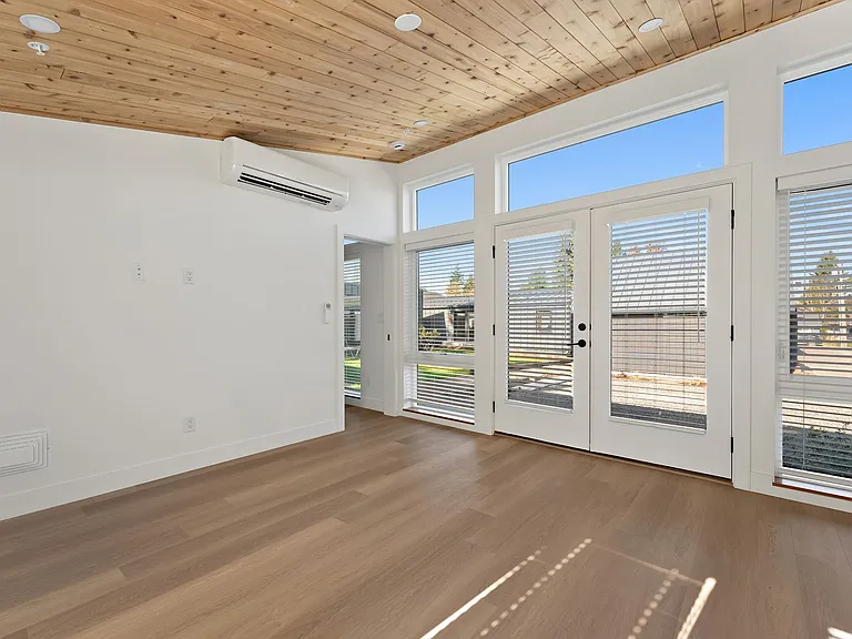 11458 NE Morris St — Photo 10