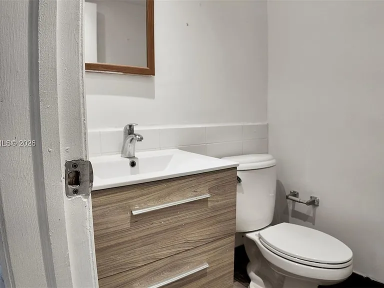 2138 SW 6th St #101 — Photo 13