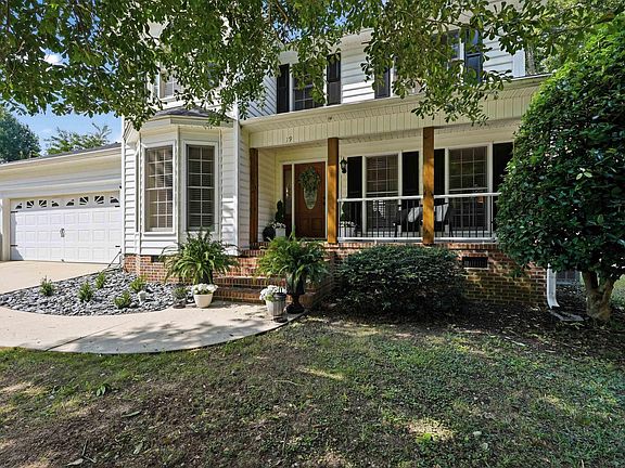 3rd image of 19 Chantilly Rue Ct