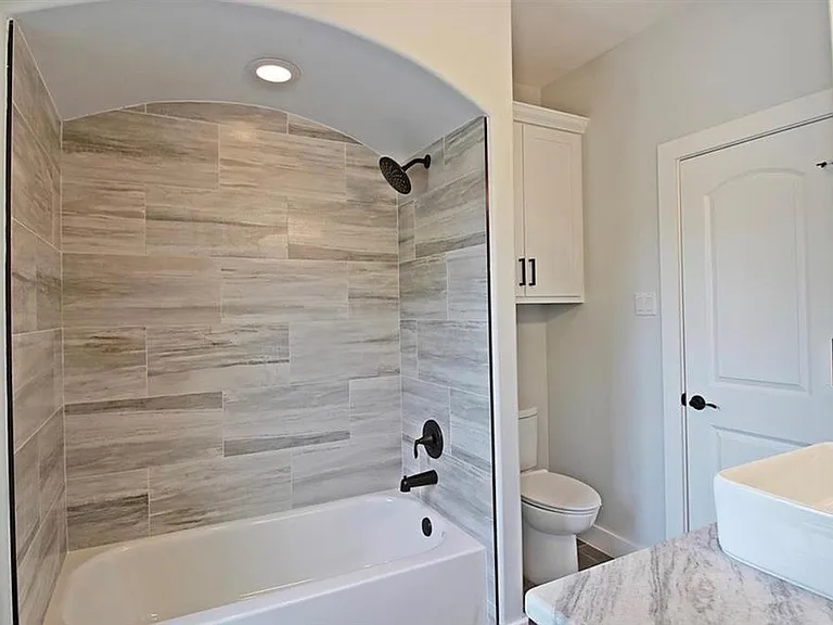 2736 Cortlandt St #B — Photo 7