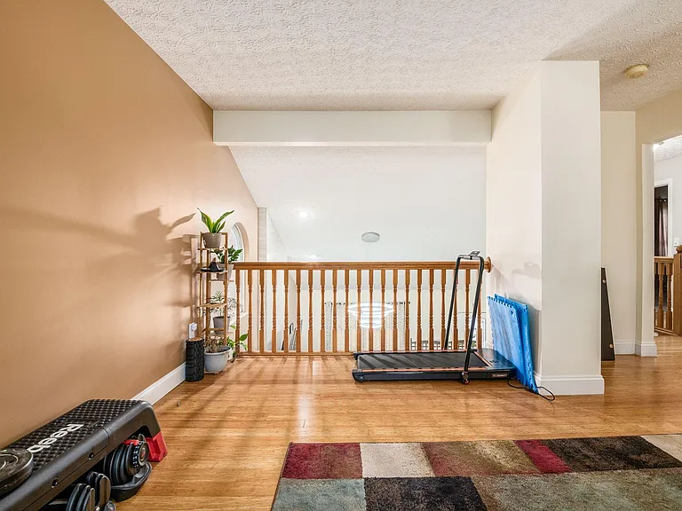8911 Garrett St — Photo 33