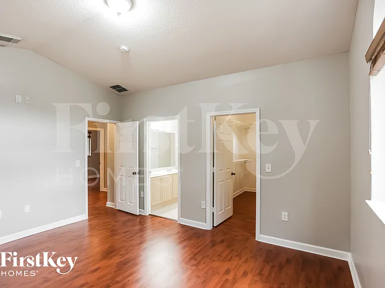 1119 NE 41st Ave — Photo 8