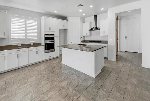 6418 W Mark Ln Photo 1