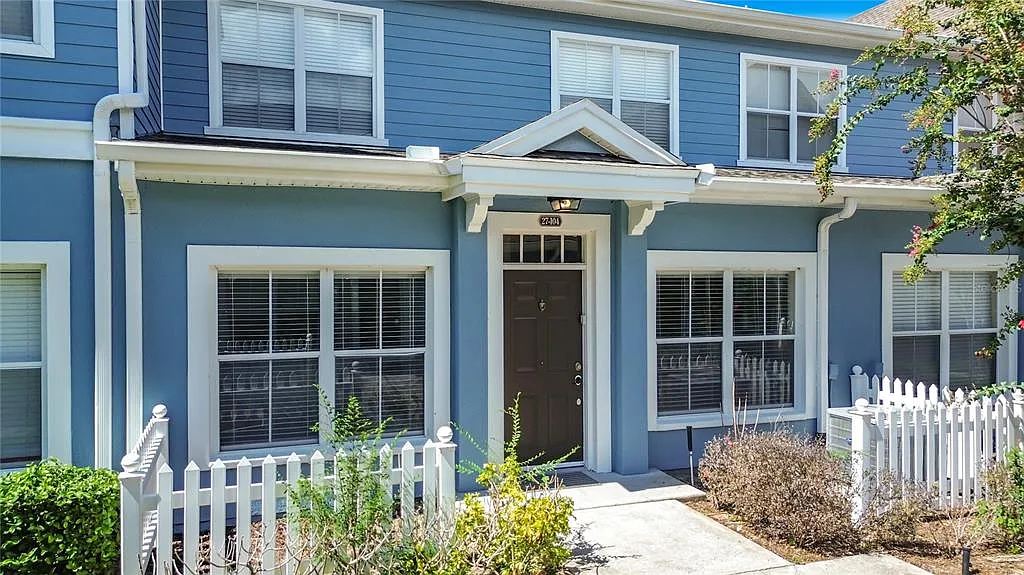 3 bed, 2.0 bath, 1296 sqft, $1,900 — Photo 2