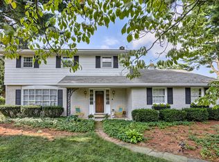 2819 Fiddlers Green Rd, Lancaster, PA 17601