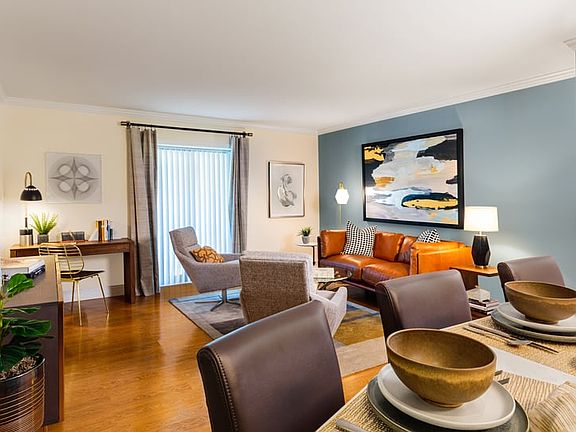Water View Terrace Apartments - Arlington Style Living Room