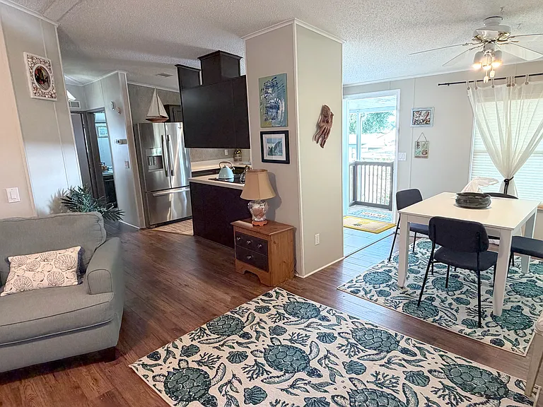 720 Water Oak Blvd — Photo 3