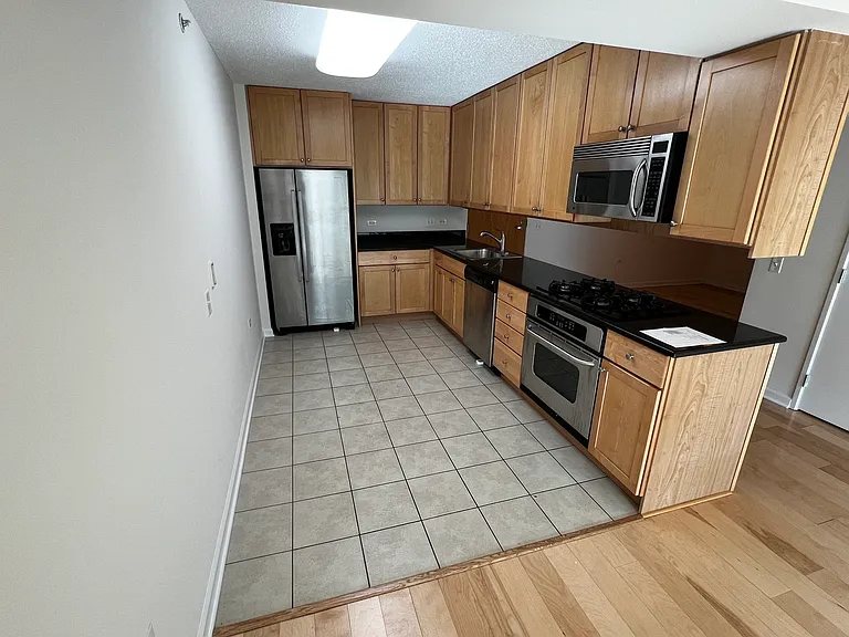 9655 Woods Dr #406 — Photo 6