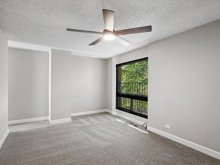 2815 S Locust St — Photo 23