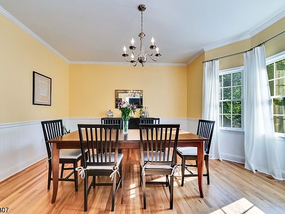3rd image of 182 Forest Ave