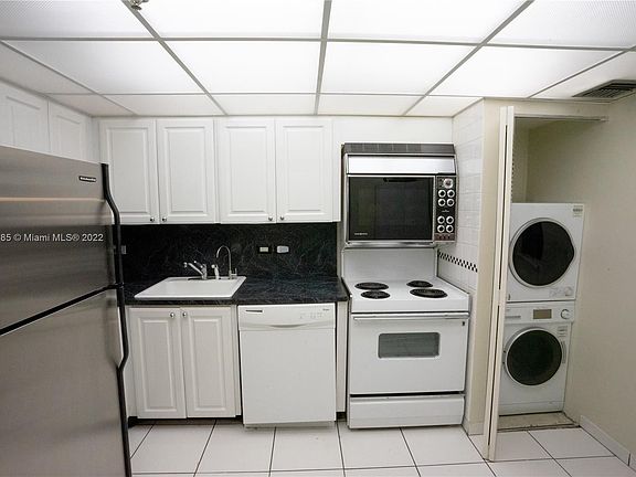 5th image of 20505 E Country Club Dr APT 1833
