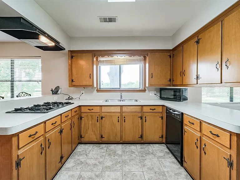 18211 Mueschke Rd — Photo 16