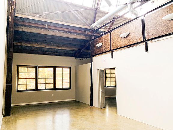 4th image of 532 W 1st St Unit 204