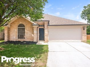 200 Elk Run Dr, Fort Worth, TX 76140